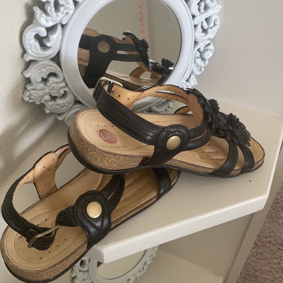Sandals - Picture 2 of 3